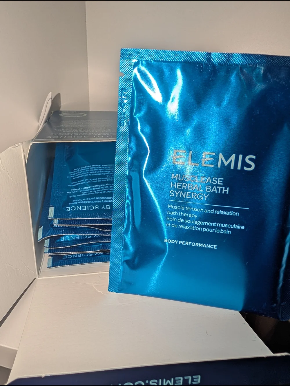 ELEMIS Musclease Herbal Bath Synergy — Metallic Blue Box